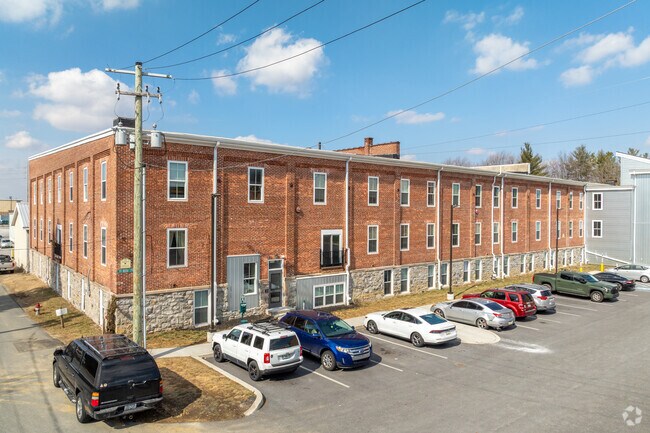 Building Photo - Tobacco Road Apartments