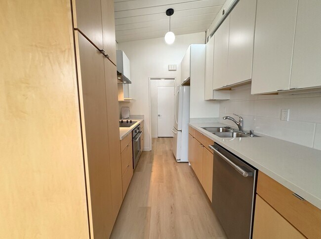 Building Photo - Newly Remodeled Single Family Home Available Now!