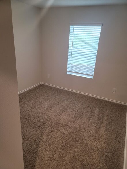 Building Photo - 1117 Northfield Dr