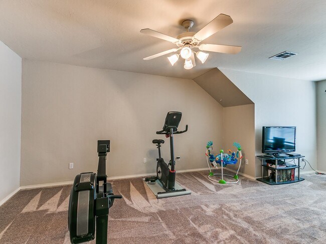 Building Photo - Large 4-Bedroom Home in Edmond Schools