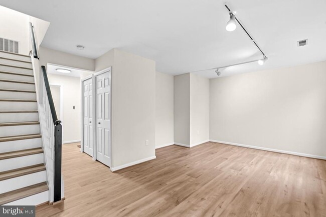 Building Photo - 13920 Baton Rouge Ct