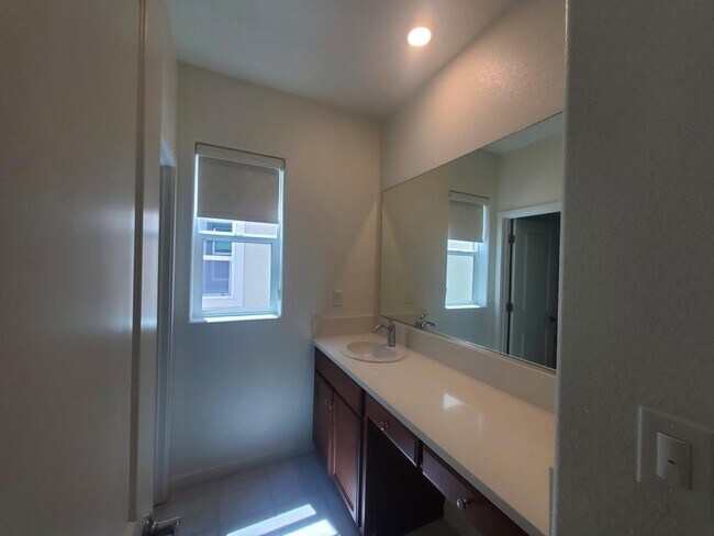 Building Photo - 3619 Silver Pine Ln