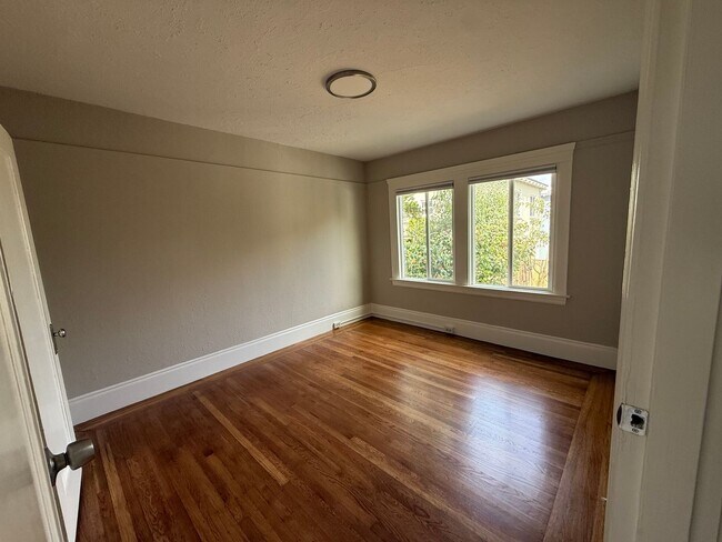 Building Photo - Bright Sunnyside Home with Fireplace, Bay Windows & Private Backyard!