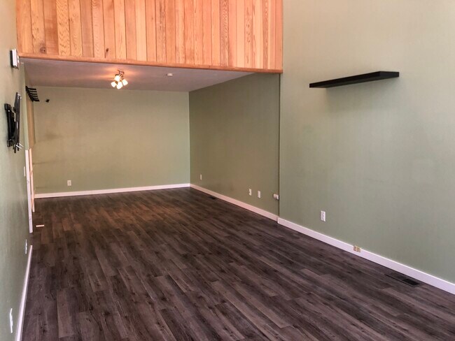 Building Photo - 1007 NW Bryant St