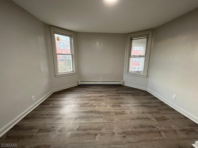 Building Photo - 39 3rd St