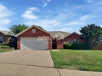 Building Photo - 818 La Sierra Ct