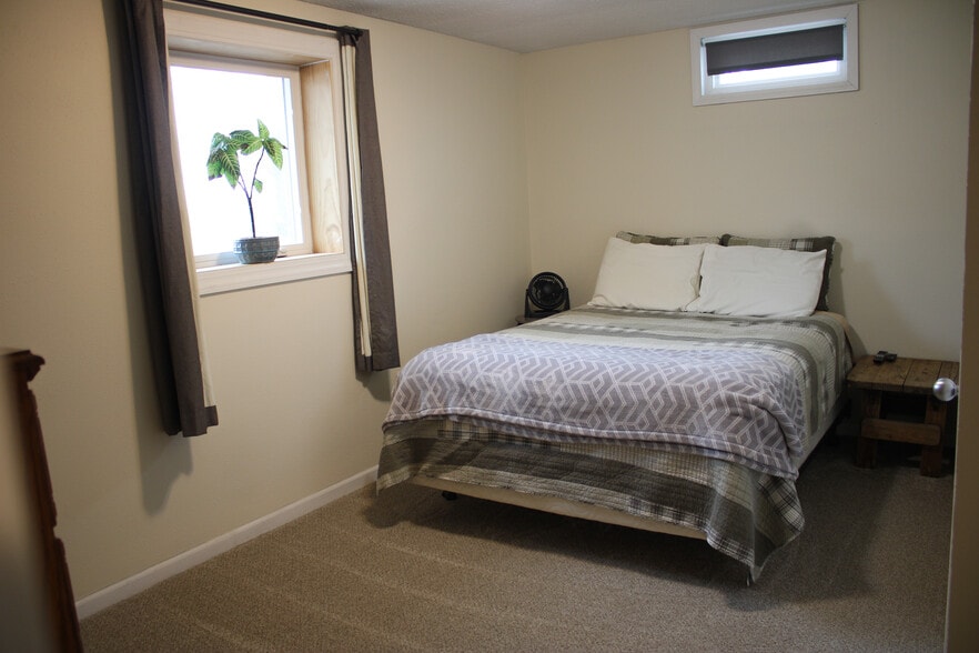 3rd Bedroom - 304 E Bell Ave