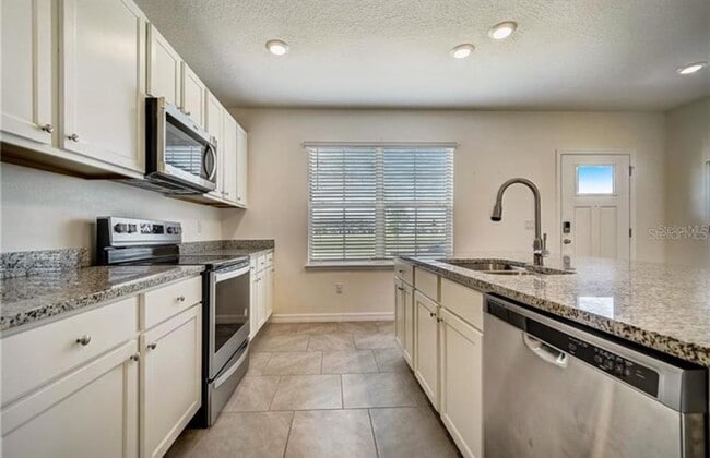 Building Photo - 9133 Mellow Coral St