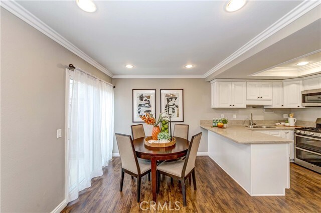 Building Photo - 5481 Villa Way