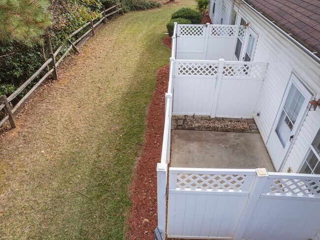 Building Photo - 7020 Somerset Springs