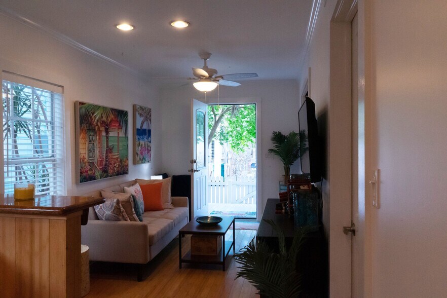 Building Photo - 508 Louisa St