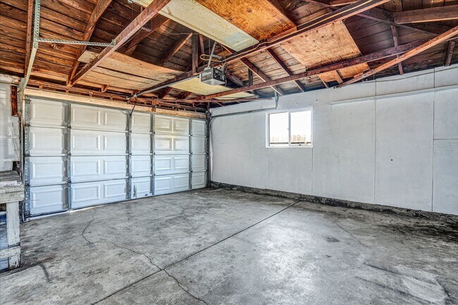 Building Photo - Beautifully Renovated 4 Bedroom Home with 3 Full Bathrooms!