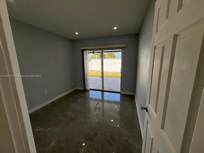 Building Photo - 6865 SW 42nd St