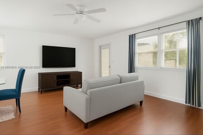 Building Photo - 703 Brittany Park