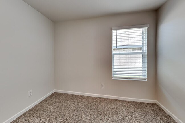 Building Photo - 2921 Ember Dr