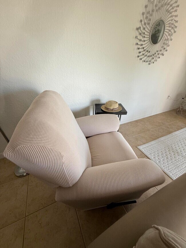 Building Photo - 156 SW Peacock Blvd