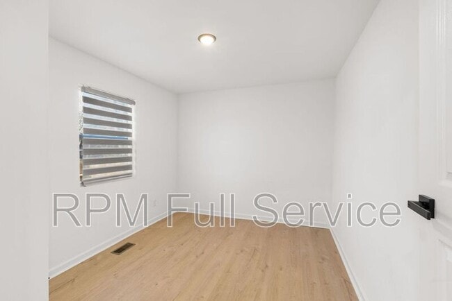 Building Photo - 2138 25th Ave N