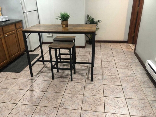 Building Photo - 37 Bancroft St