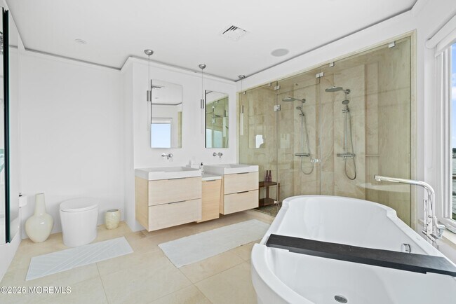 Building Photo - 7 Circle Dr