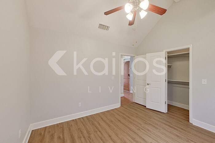 Building Photo - 2105 SE 42nd Ave