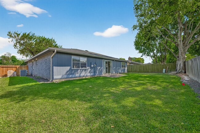 Building Photo - 10402 Gulfstream Ln