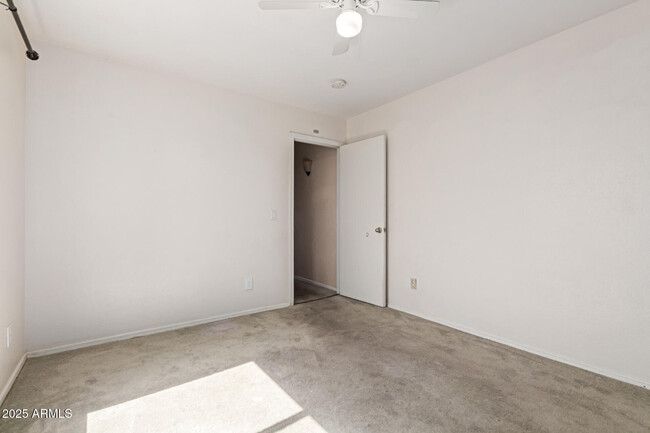 Building Photo - 1642 E Desert Ln