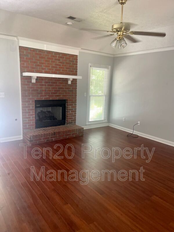 Building Photo - 2234 Birchwood Dr
