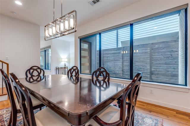 Building Photo - 5427 Melrose Ave