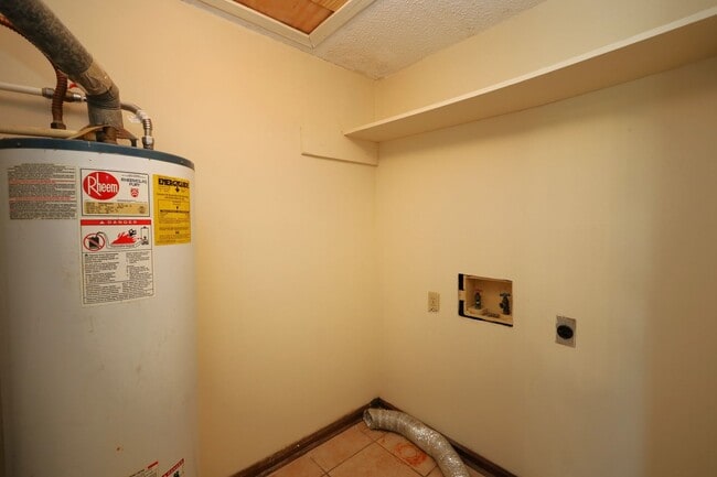 Building Photo - 2720 Tyndall Dr