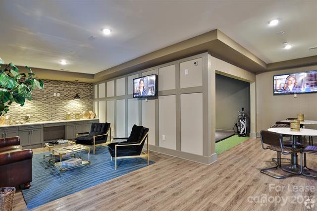 Building Photo - 5355 Pinehurst Park Dr