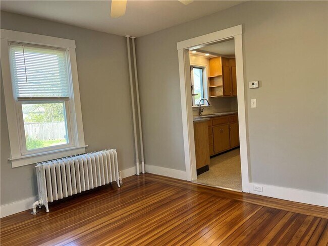 Building Photo - 283 E Main