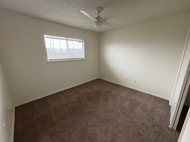 Building Photo - SE Tulare Home Near Shopping Center Rent Ready!