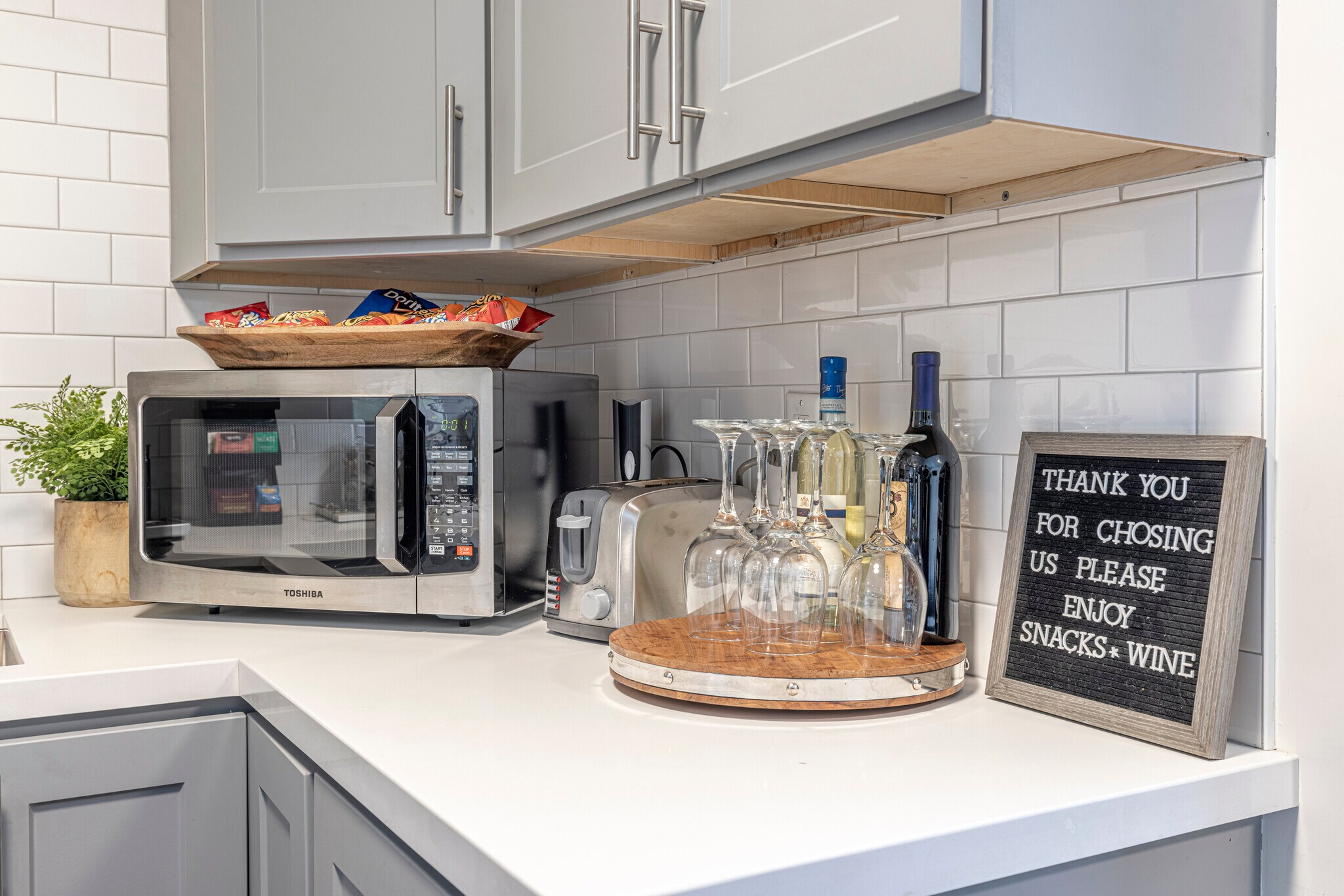 Building Photo - 8143 Hinds Ave