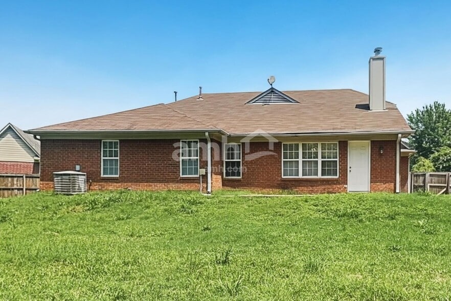 Building Photo - 9289 Oakengate Cv