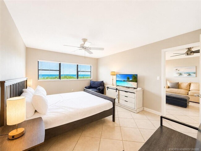 Building Photo - 7430 S Ocean Dr