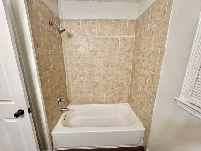 Building Photo - 2929 Bede Rd