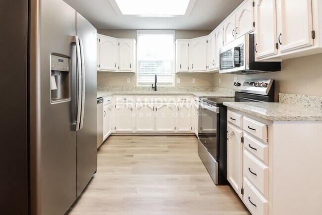 Building Photo - 106 W Laredo Trail