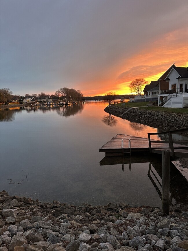 Building Photo - Waterfront 2 bedroom 2 full bath condo AVA...