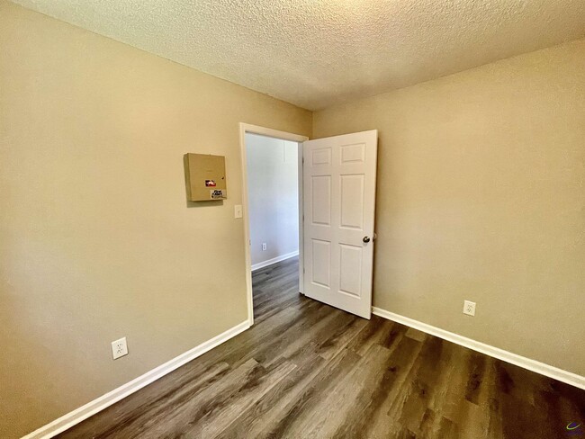 Building Photo - 107 Northpointe Dr