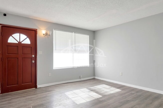 Building Photo - 6746 Helston Ct