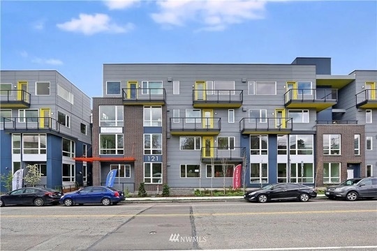 Building Photo - 121 12th Ave E