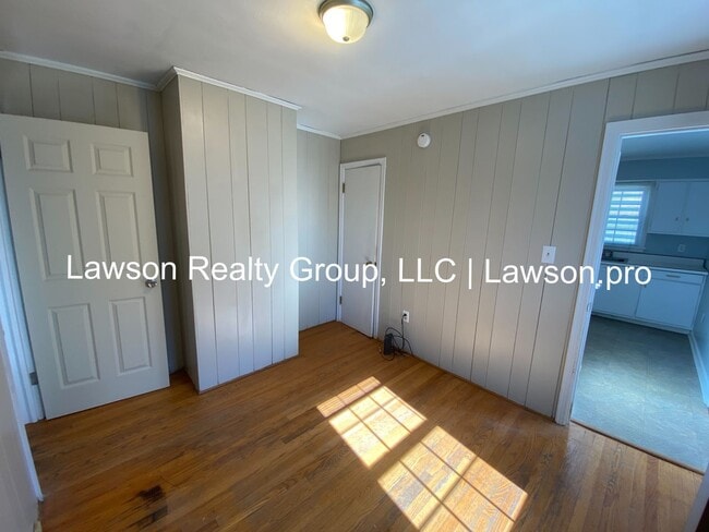 Building Photo - Raleigh Court -Three Bedroom Ranch with Basement