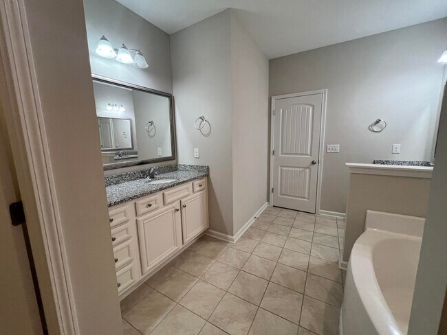 Building Photo - 3177 Mayflower Ln