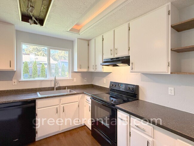 Building Photo - 3BD/1.5BA in Desired West Olympia Location