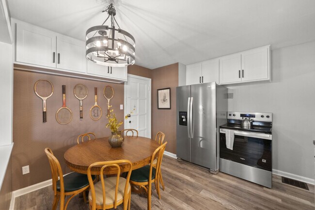 Building Photo - 1710 Hess Blvd