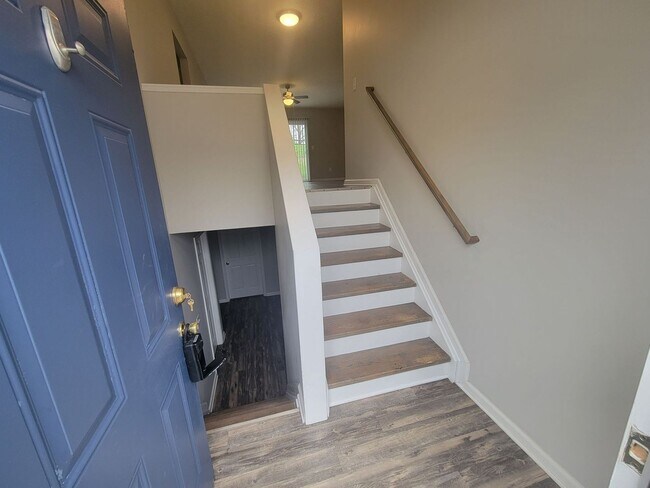 Building Photo - 30 Leah Ct 4BR/2.5BA (Hamilton)