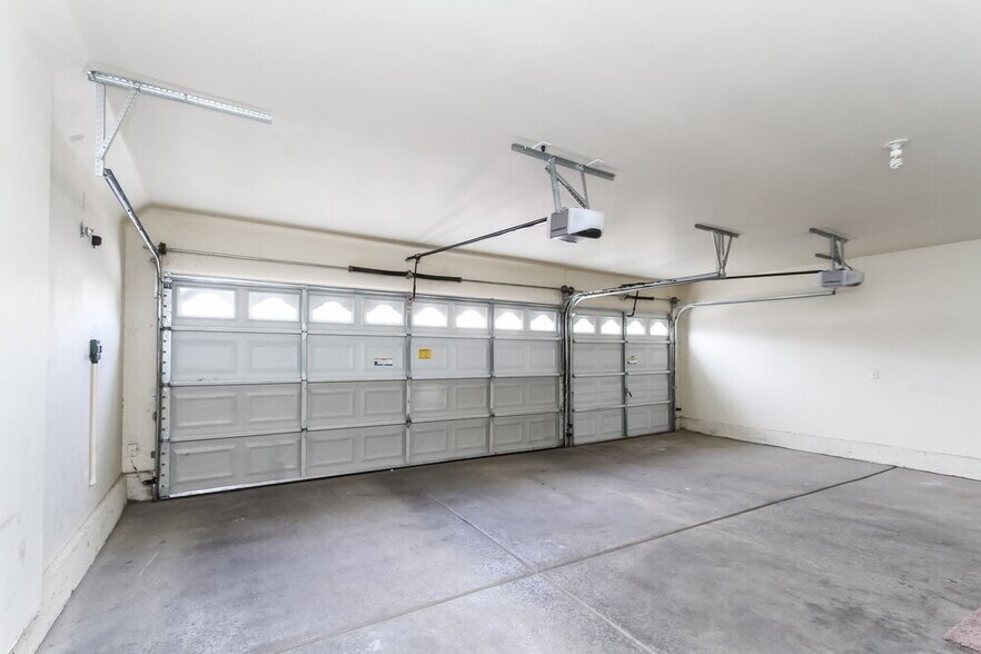 Building Photo - 5136 Marsh Butte St