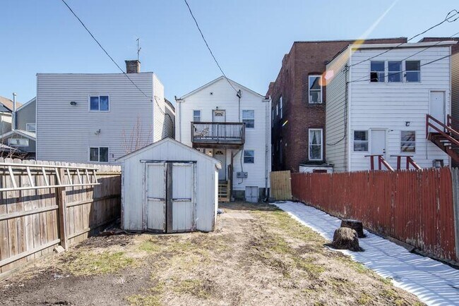 Building Photo - 547 1st St