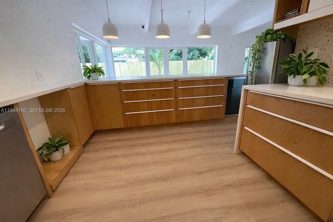 Building Photo - 240 Greenwood Dr