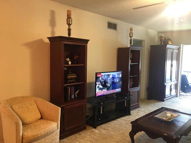 Building Photo - 361 S Hollybrook Dr